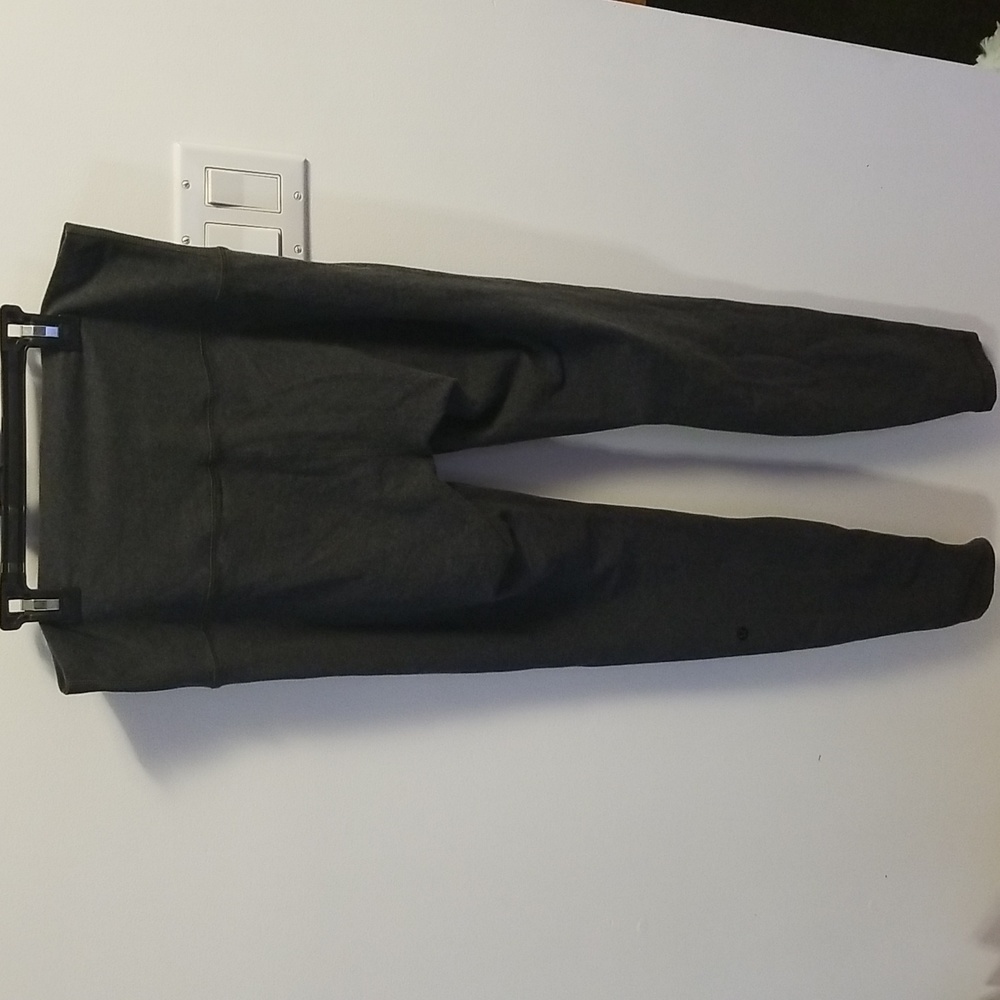 SOLD LULULEMON WUNDER UNDER HEATHERED BLACK LEGGINGS FULL LENGTH Size 8 -10 - Picture 3 of 4